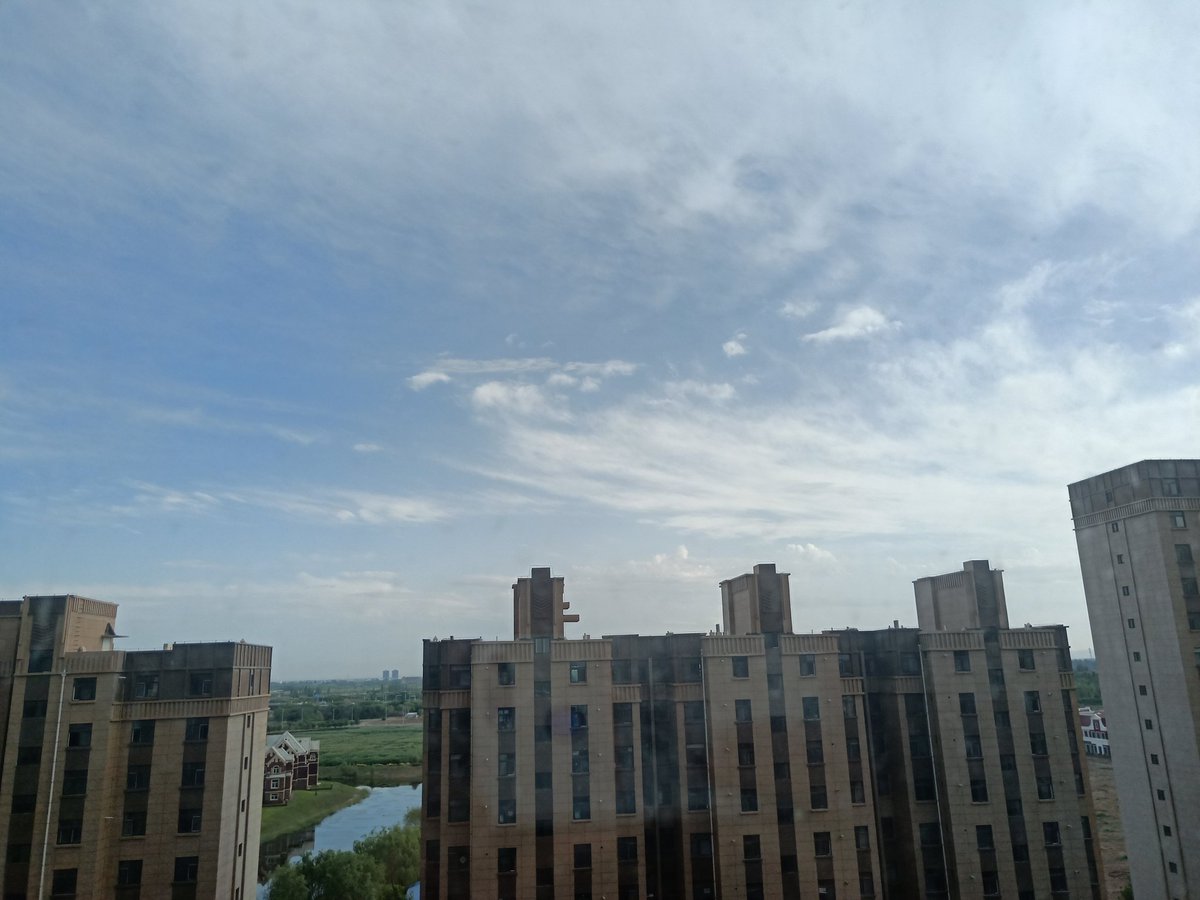 Sibyl80011317's tweet photo. Early this afternoon & now, suddenly the wind was strong and there were many dark clouds. After the rain, it was sunny again. Everything will get better and better,won't it~
☁️🌫🌧⛅️☀️
😶🙁😢😐🥰
#ttskygallery
@Tawan_V https://t.co/u2OaPwP3bR