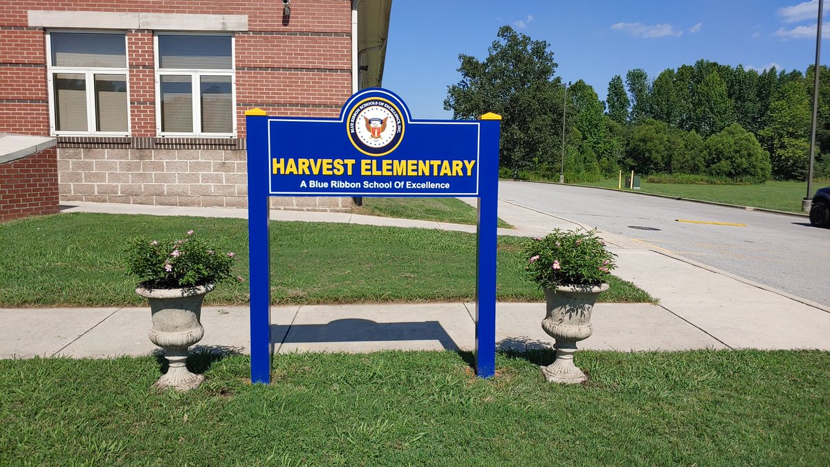 HarvestElem's tweet photo. Thanks to those that helped make our campus beautiful! Trav-Ad Signs made an awesome marquee w/ our logo & a @BRSOE sign. Thanks to those who volunteered to plant shrubs & clean out landscaping! #ThisIsHarvest #WritingOurStory #1Sparkman #IgniteExcellenceMCSS @ChrisGunnelsHES https://t.co/1ZZc3T0HEb