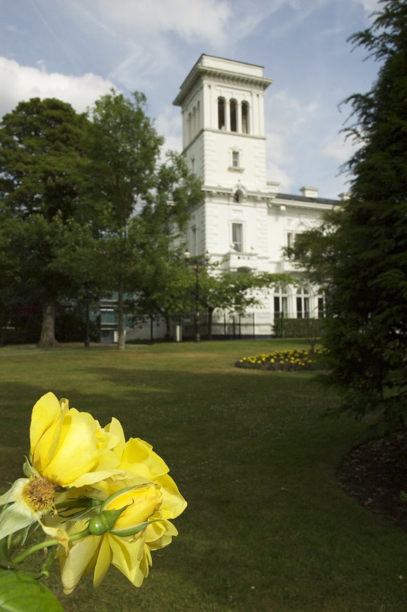 HaltonBC's tweet image. The wedding fixers! Halton Borough Council freezes the price for couples to tie the knot ow.ly/SVBU50AATVZ #WeddingsinHalton #registrationservice #weddingfixers