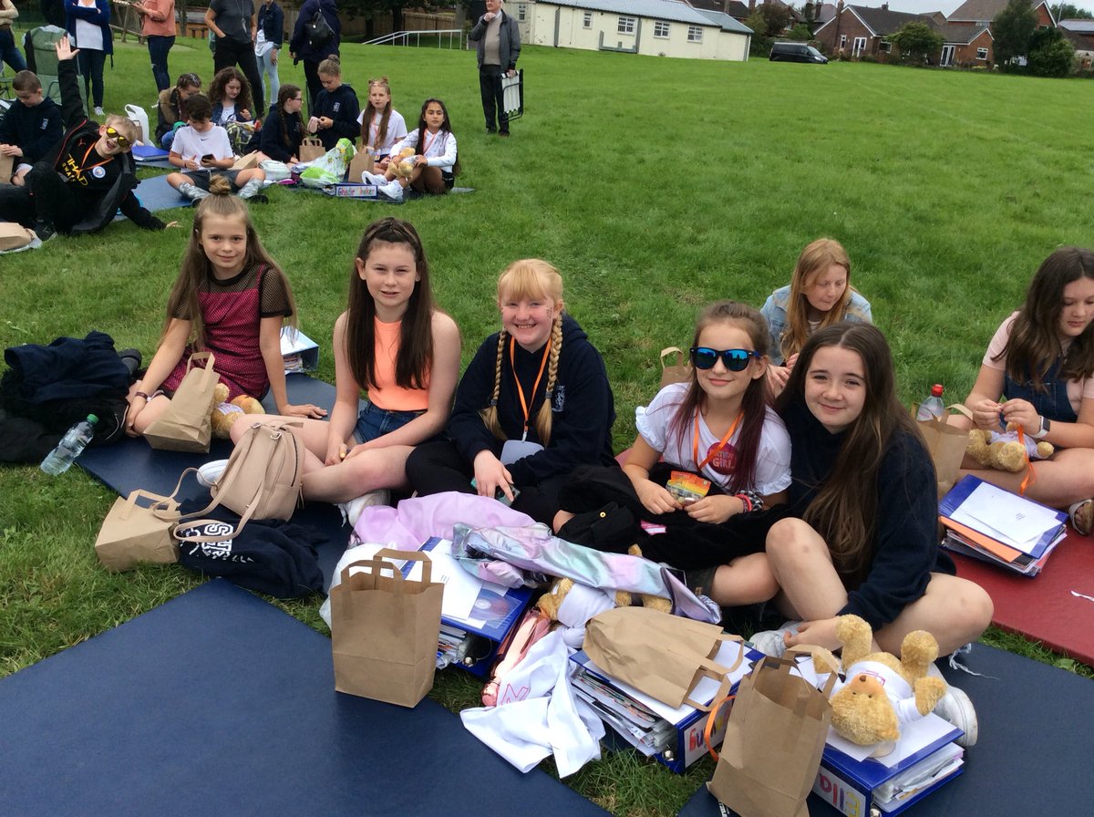 Mackintosh_BPS's tweet photo. An emotional day at Blackrod Primary as we say goodbye to the class of 2020 @BlackrodPSch https://t.co/aMOldpGUf3