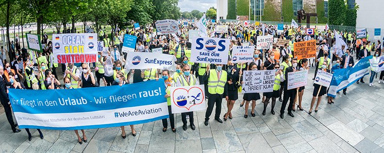 vcockpit's tweet photo. 18. Juli ist #TagDesZuhörens: Wir waren laut, hoffentlich haben Sie uns zugehört: Wer Milliardenhilfen erhält, muss Arbeitsplätze sichern! - Die Beschäftigten im Luftverkehr #WeAreAviation https://t.co/J0Lkl8RYRY