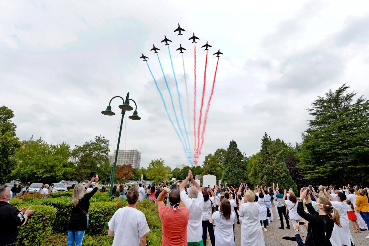 lestrepublicain's tweet photo. 📷✈️ Verdun : hommage fulgurant de la Patrouille de France aux personnels soignants meusiens https://t.co/9D6TUMZmK7  @PAFofficiel https://t.co/WJmJ3FAJ6H