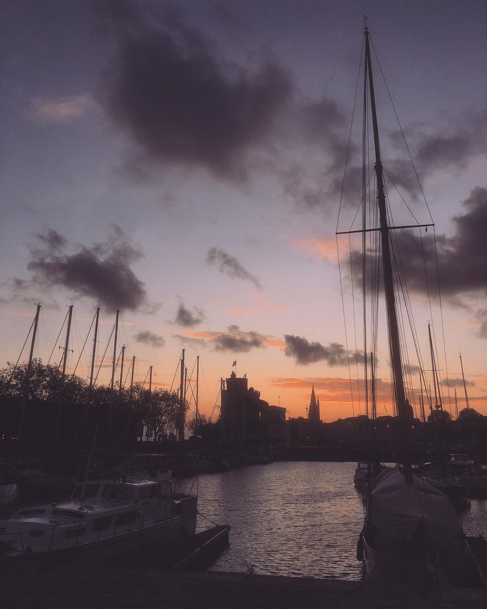port_wear's tweet photo. Bonne nuit 👻
Postez vos plus belles photos de port avec #BalanceTonPort, on les partage chaque semaine
#Sailing #Nautisme #LaRochelle #Clothing #Yachting #France #Vetements #BonneNuit Credit: 
@mathildenaom https://t.co/zVjg5XOWe1