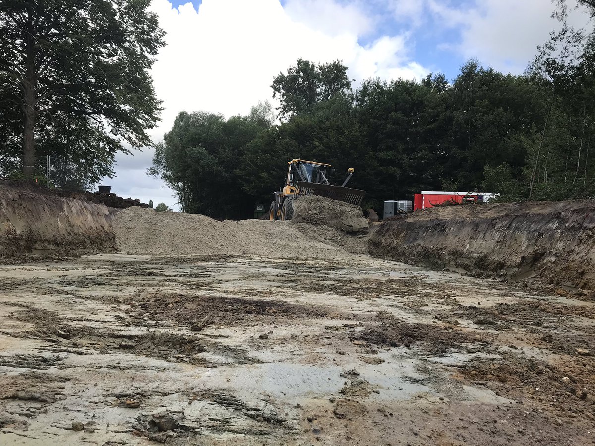 Graven, zand en water mooiste wat er is. De eerste contouren zijn zichtbaar van de nieuw aan te leggen rotonde Halfweg Lonneker door @Strukton #733 <a href="/ProvOverijssel/">Provincie Overijssel</a>
