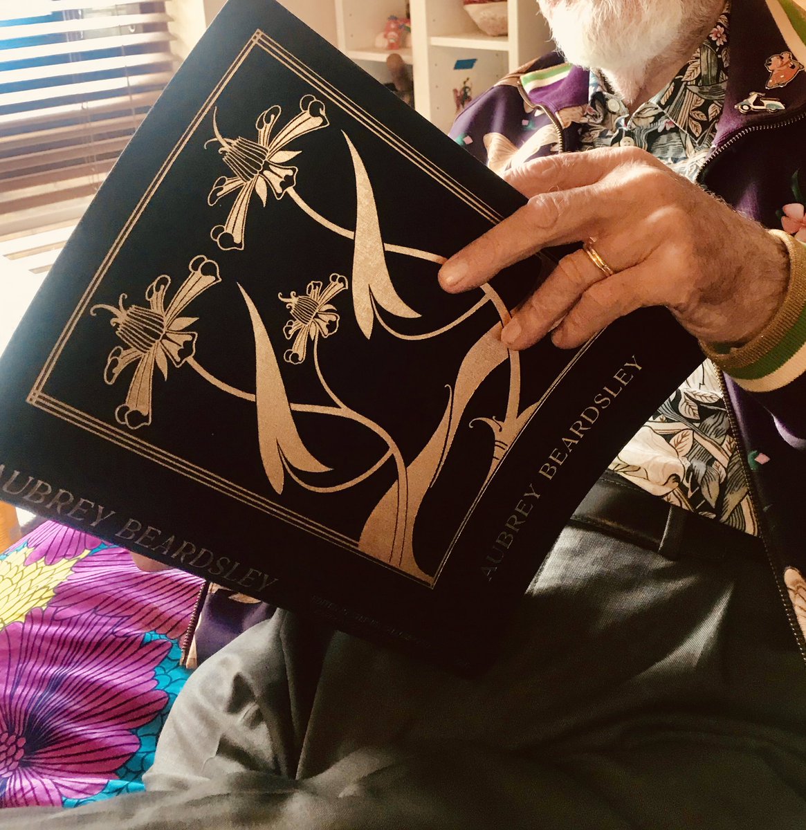 WickertRachel's tweet photo. Never doubt the power of a book! #aubreybeardsley #dementiacare #thanks4remembering https://t.co/5Qt2uux2Gg