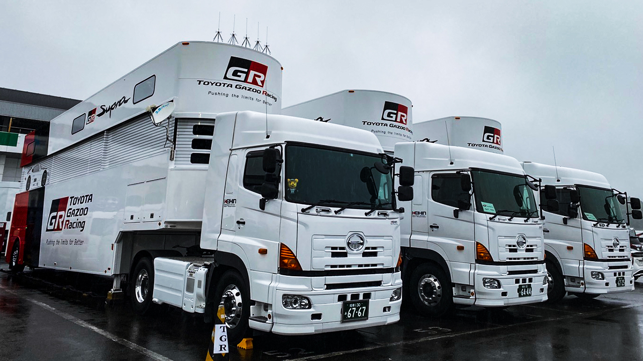 F1 トランスポーター　3種 SuperGT LEXUS TOYOTA 大型トランスポーター - YouTube