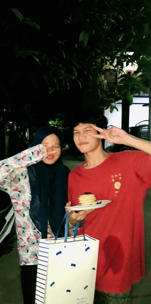 EFatmawatiiii's tweet photo. Makasih buat segala perjuangan yang lo udah lakuin buat hidup gue, gue bakal berusaha memantaskan diri buat lo atas segala sesuatunya dari lo ke gue. Makasih banyak bidadari gue yang paling gue sayang💛 https://t.co/mJJTDkVND9