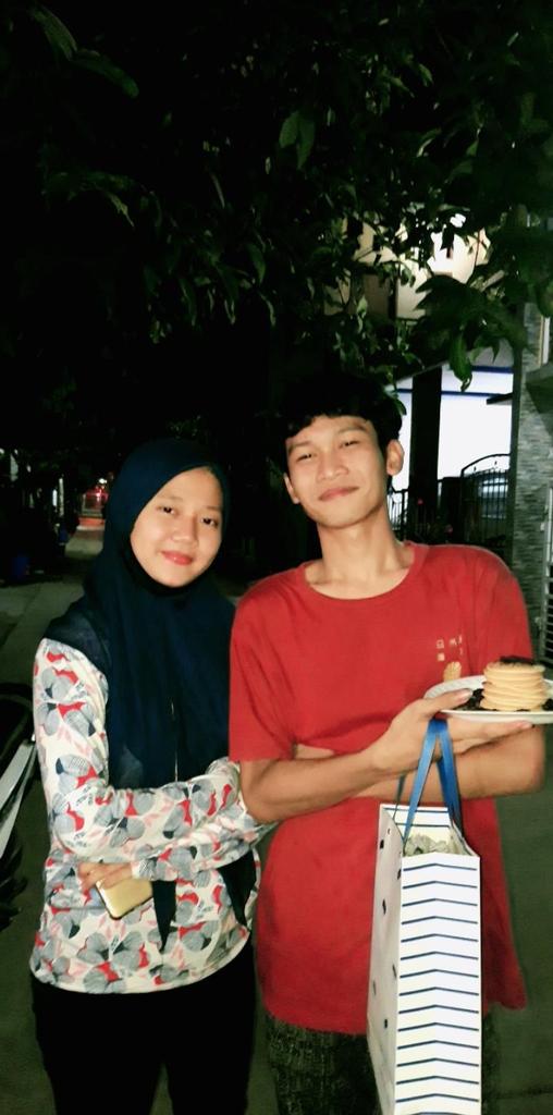 EFatmawatiiii's tweet photo. Makasih buat segala perjuangan yang lo udah lakuin buat hidup gue, gue bakal berusaha memantaskan diri buat lo atas segala sesuatunya dari lo ke gue. Makasih banyak bidadari gue yang paling gue sayang💛 https://t.co/mJJTDkVND9