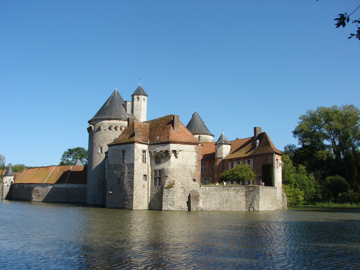 sanef_1077's tweet photo. #BlogNote En #vacances en #HautsDeFrance ?
C'est l'un des plus châteaux de la région... situé à quelques kilomètres de Béthune. Avec son Histoire et son architecture imposante... visite guidée avec Laurie Leclère et son invitée cette semaine !
Ecoutez ▶https://t.co/pKJvzXlPcY https://t.co/urxJGltXa1