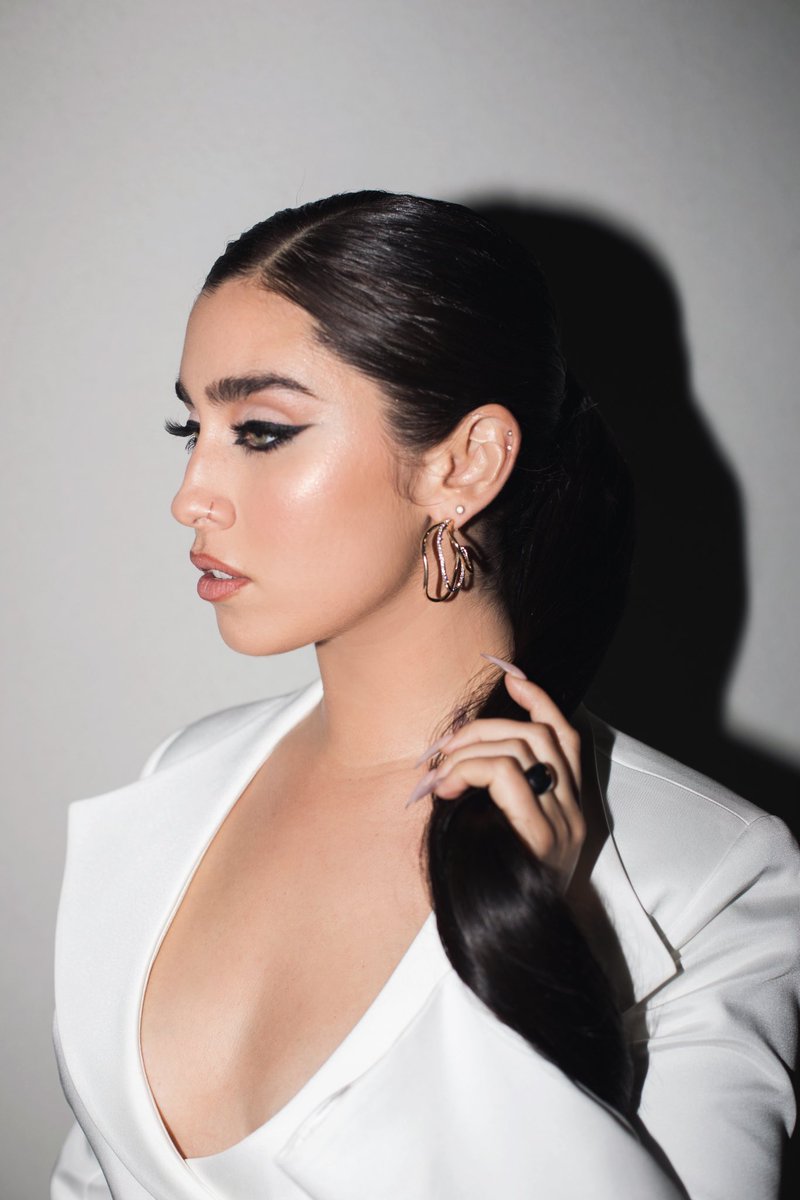 NormaniSupreme_'s tweet image. normani &amp;amp; lauren jauregui at the 2019 billboard women in music event: a thread 🦚🕊