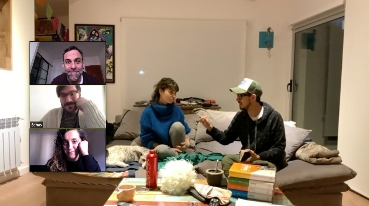 ENTREVISTA A NACHO DE SANTIS Y SEBASTIÁN SUÑÉ:
Hablamos con los responsables de la dramaturgia y dirección de EN CASA-MIENTO, una experiencia por streaming en vivo que mezcla teatro y sit-com, con un elenco realmente destacado. Nota de Martin Dichiera
+ geoteatral.com.ar/nota/EnCasa-mi…