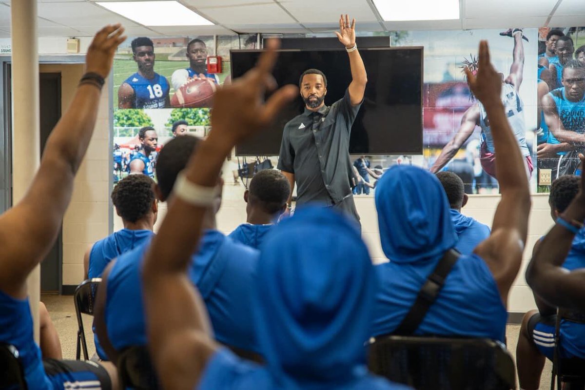 smsbacademy's tweet photo. "If your actions inspire others to dream more, learn more, do more and become more, you are a leader."

Thank you @CoachBlackwell_ for being more than a coach. You’re our leader, mentor and inspiration! #SMSBtakeover

📸 @Michbruc_ 
#Detroit
#smsbELITE
#SoundMoundSoundBody https://t.co/cNPkvvqEpD