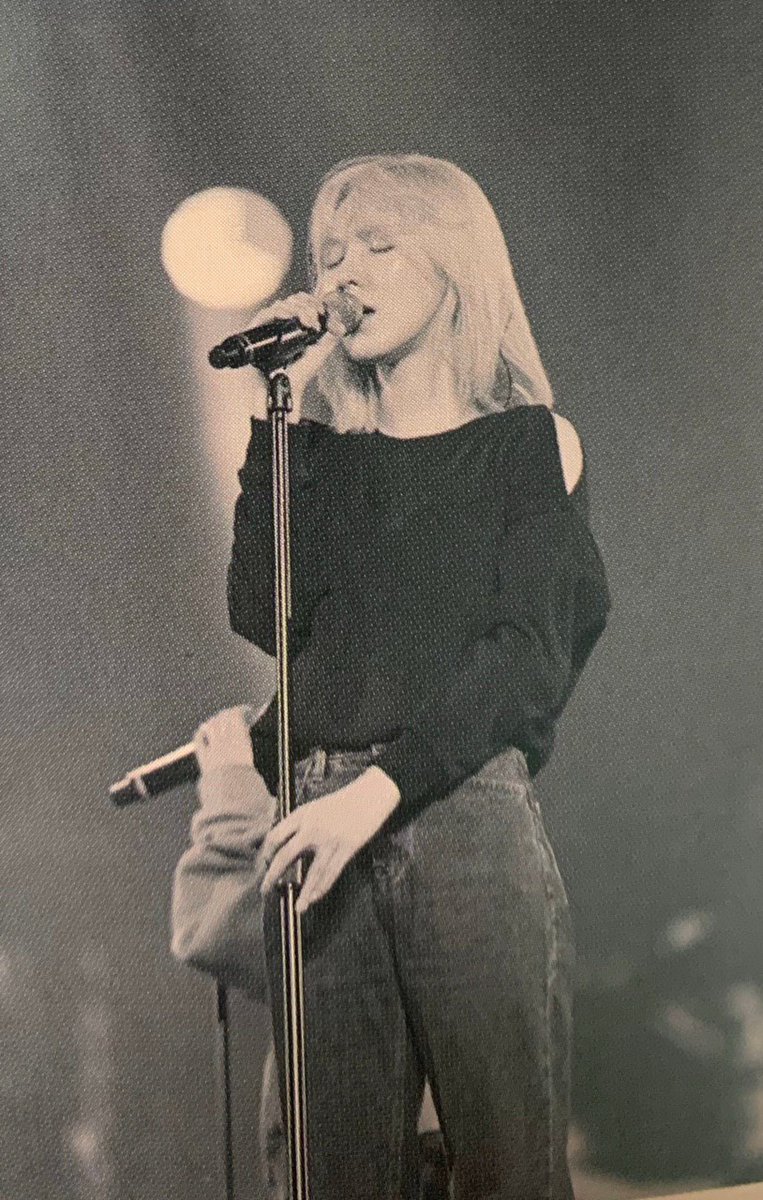 wendydaily221's tweet photo. Rehearsal           vs      Concert https://t.co/Ph7Q4SIZIQ