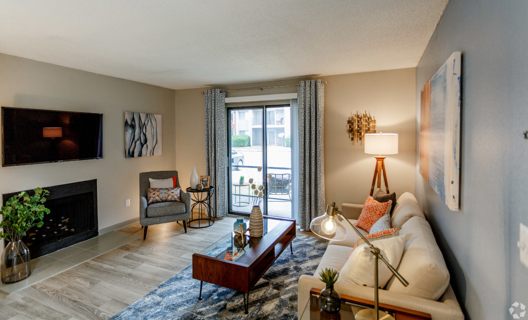TheWhitneyApts's tweet photo. Dive into the summer season with a fresh new space! Check our online listings to see more of our amenities! ✨💙☀️ https://t.co/Nd87onKnhJ