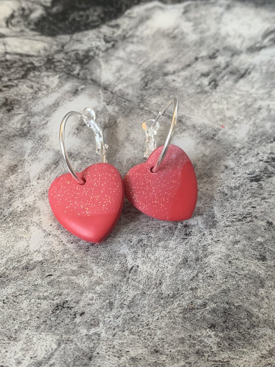 teacupcrafts01's tweet photo. Would anyone be interested in seeing these #hearthoops in a #unicorn colour? Currently baking some new experimental pieces now 😊 (also sorry mam I always end up clashing with tea time 😂) #etsyshop #etsyfinds #handmade #giftideas https://t.co/veiYFJo6Lp