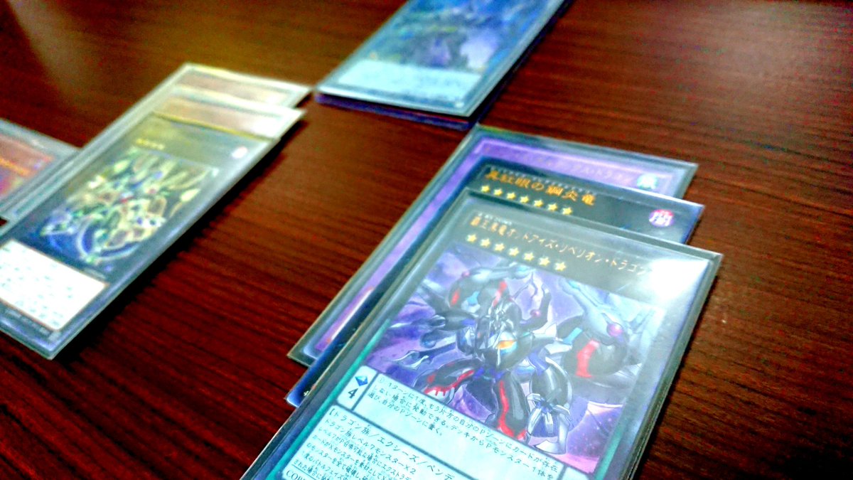 きんぞく 二色の眼の龍よ その黒き逆鱗を震わせ 刃向かう敵を殲滅せよ エクシーズ召喚 いでよ ランク7 怒りの眼輝けし龍 覇王黒竜オッドアイズ リベリオン ドラゴン