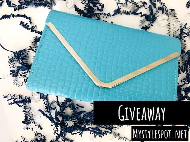 ladyboarder9669's tweet photo. RT! #GIVEAWAY: Enter to #Win a Chic Handbag + TONS of Other Fun Summer Prizes #handbag #clutch #purse #contest #sweeps #handbaggiveaway #pursesweeps #handbagsweeps https://t.co/Aip6vLyVMq https://t.co/PgS1pCaNdc