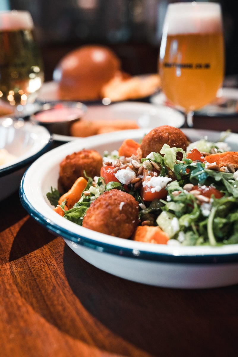 DraftHouseCS's tweet image. We're taking part in Eat Out to Help Out! 

Visit us between Monday - Wednesday throughout August and receive 50% off  (up to £10 per person) all food and soft drinks. 

Book now at drafthouse.co.uk/book-now

#DraftHouse