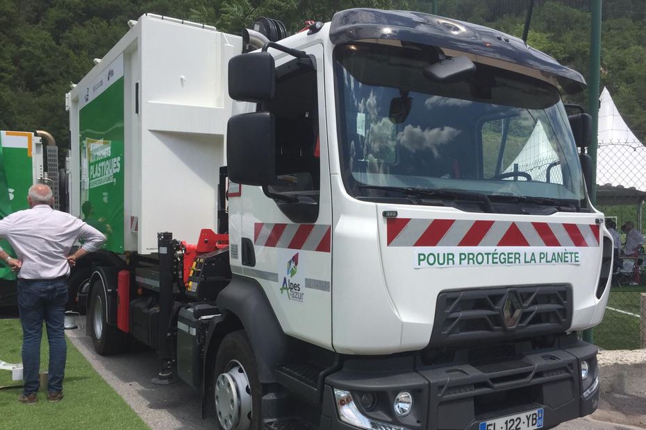 A Puget-Théniers les camions poubelles roulent... au plastique france3-regions.francetvinfo.fr/provence-alpes…