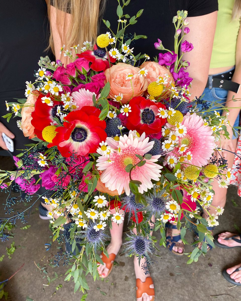 We love our brides! Congratulations to all the couples getting married this weekend!
•
•
•
#theflowerman #diyflowers #diybouquet #bridalbouquet #floralfriday #bouquetinspiration #theknotohio #weddingwire #diybride #daytonflorist #columbusflorist #cincinnatiflorist