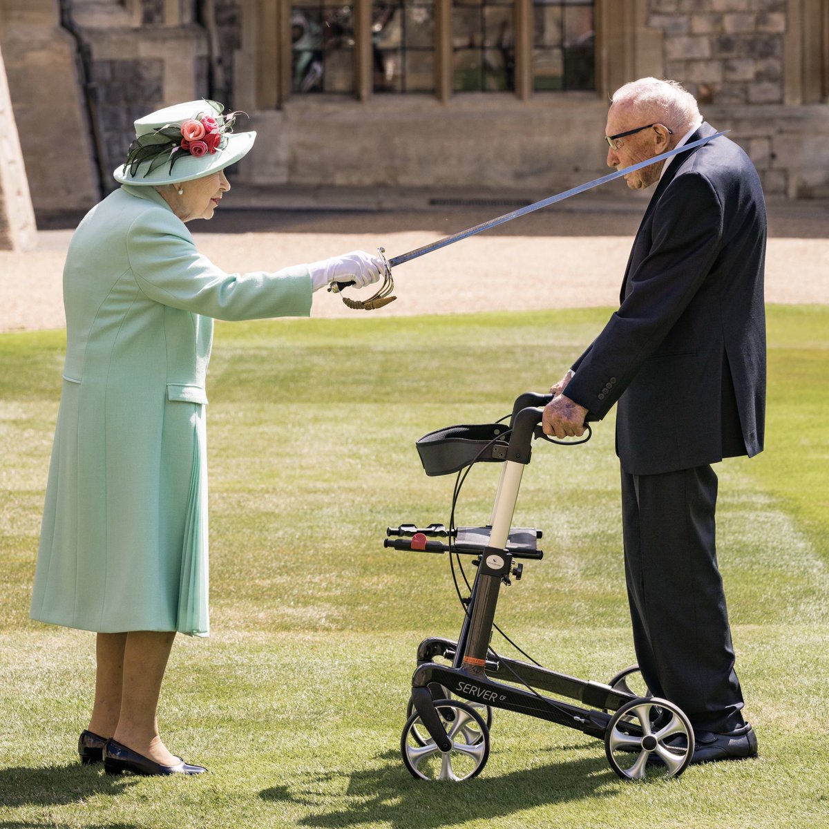 KensingtonRoyal's tweet photo. Today The Queen conferred the Honour of Knighthood on @captaintommoore at an Investiture at #WindsorCastle. 

Congratulations Captain Sir Thomas Moore 👏🎖

Head over to @RoyalFamily for more coverage from today’s special moment. https://t.co/2zdvPjZoBz