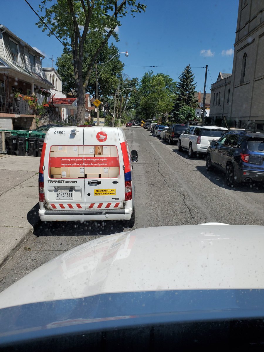 MonkeyBalls66's tweet photo. Hey @canadapostcorp nice way to block a one way street in Toronto. Gough Ave just off the Danforth. https://t.co/yMwjotYwjS