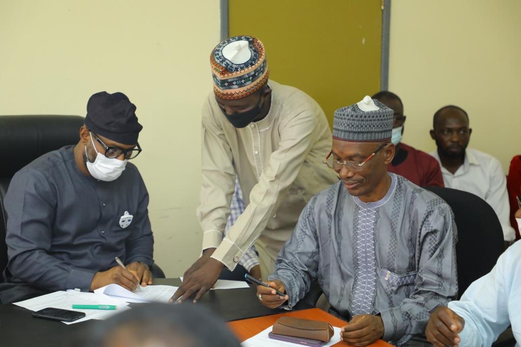 AdamuAtikuA's tweet photo. Good news for Adamawa as the State executive council, yesterday, approved over N18.6 billion naira for the construction of two flyovers and nine township roads within the state capital. https://t.co/FwlDEeCtyC