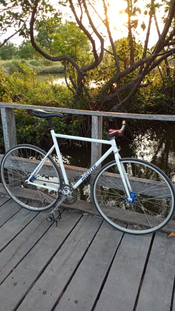 AliHidayad's tweet photo. Frameset custom soloist 01 united bike...
Quilstem - Riserbar alloy
Crankset VIXD
Hub Vuelta
Rims depan heist
Rims belakang araya single
#fnfjb #alcatraztrack https://t.co/8qGnWkBQMf