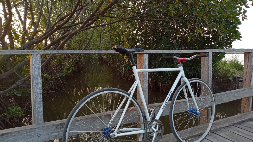 AliHidayad's tweet photo. #fnfjbFrameset 
custom soloist 01 united bike...
Quilstem - Riserbar alloy
Crankset VIXD
Hub Vuelta
Rims depan heist
Rims belakang araya single
Mahar 2,3 juta
Minat serius hubungi 085331916197 (wa) 
#fnfjb #alcatraztrack https://t.co/tFBdQXjxgQ