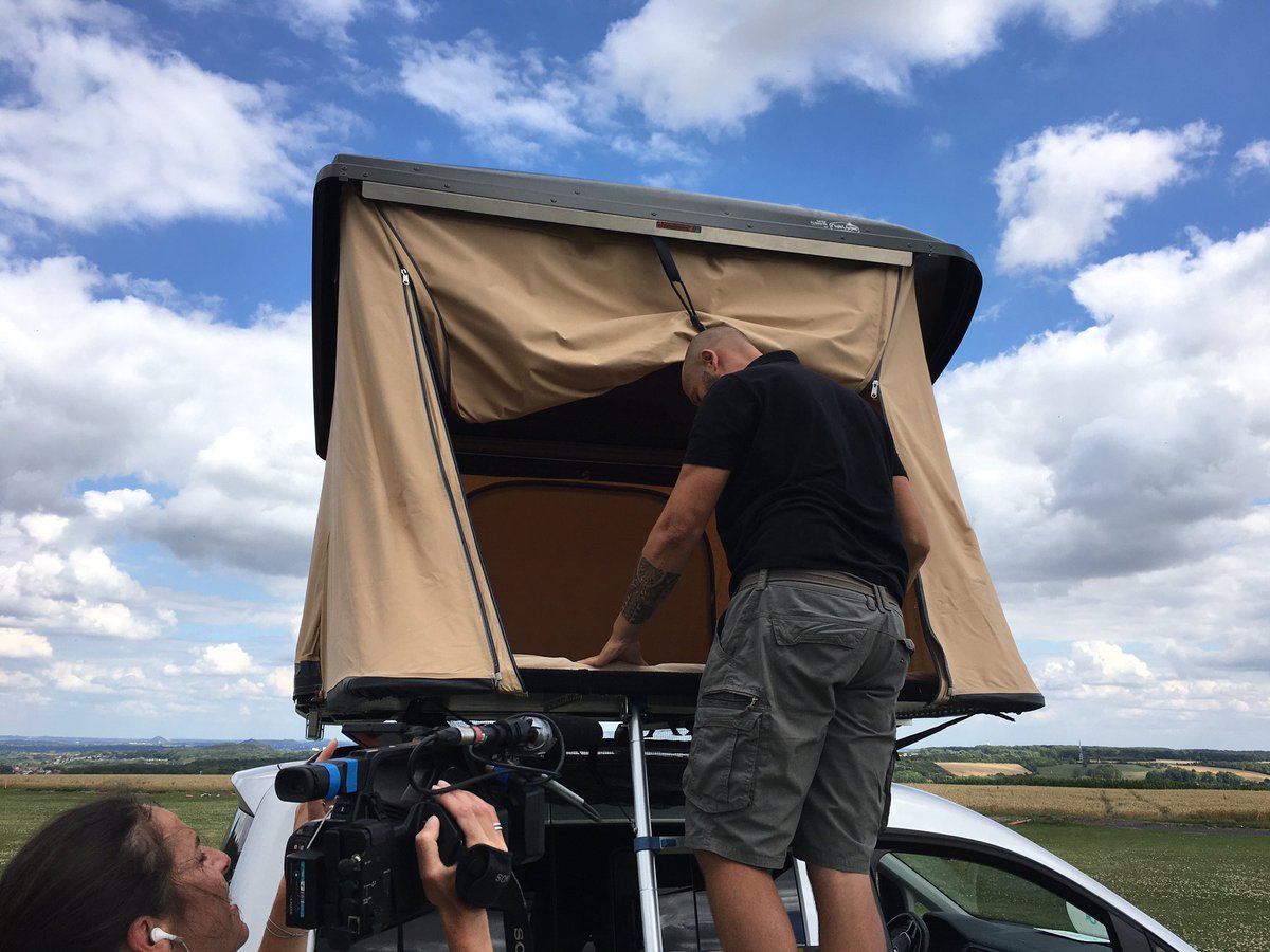 Lesmilletdu62's tweet photo. Retour de vacances ✅
Aujourd’hui nous étions en tournage avec @M6 @M6Groupe pour parler de notre tente de toit #naitup 😁😎 hâte de voir le reportage !!! #blogvoyage #roadtrip #tentedetoit https://t.co/SEsEe0MftJ