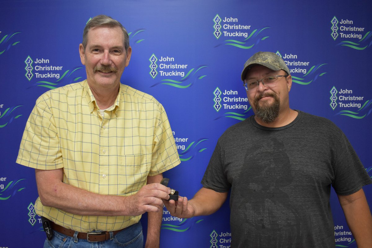 hirschbachsol's tweet photo. Robb Lewis has been driving for JCT for 10 years! Happy Anniversay and thank you for your dedication.
🖐🖐🎉🚛
#drivejct #wearejct #driveforjct #workforjct #trucking #owneroperator #beyourownboss #ownyourowntruck #transportation #driver https://t.co/Clfx9rYhwy