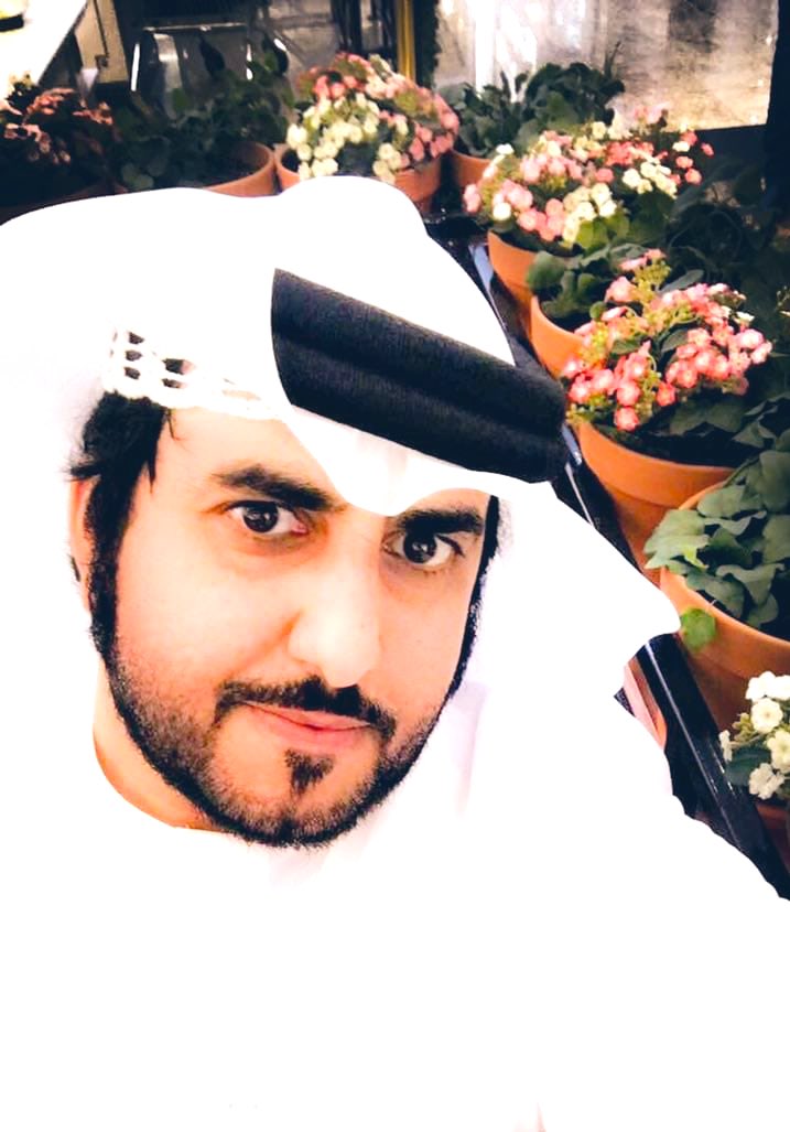 قد تزعجگ بالحياة آشياء كثيره فلا تكترث لها وآجعل السعاده هي رفيق دربك ✨