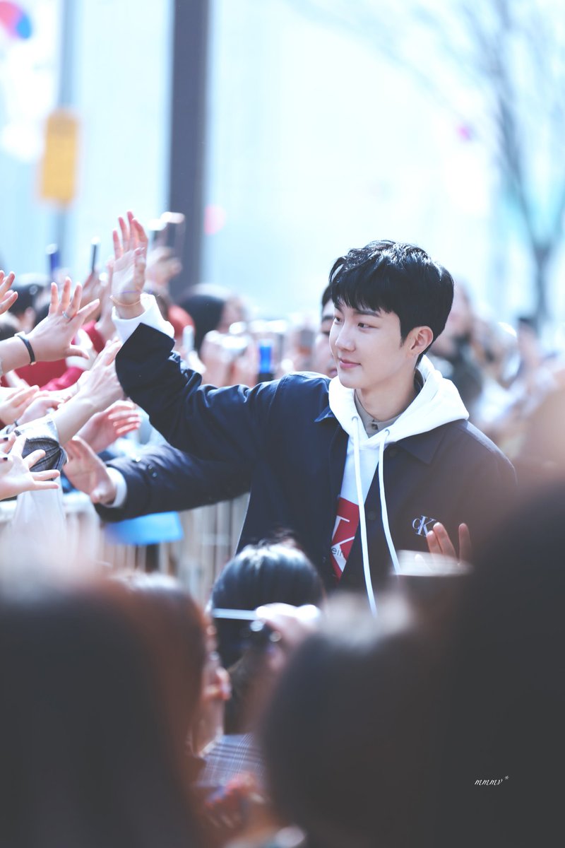 Lee Seunghoon, King of fanservice, always reaching out for the fans' hearts ㅡ a thread #위너  #이승훈  #WINNER  #SEUNGHOON  #HOONY  @official_hoony_