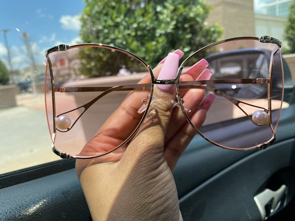 KVISIONS_'s tweet photo. Butterfly 💕💕 click the link in my bio to purchase ! https://t.co/cpDN8C9bho