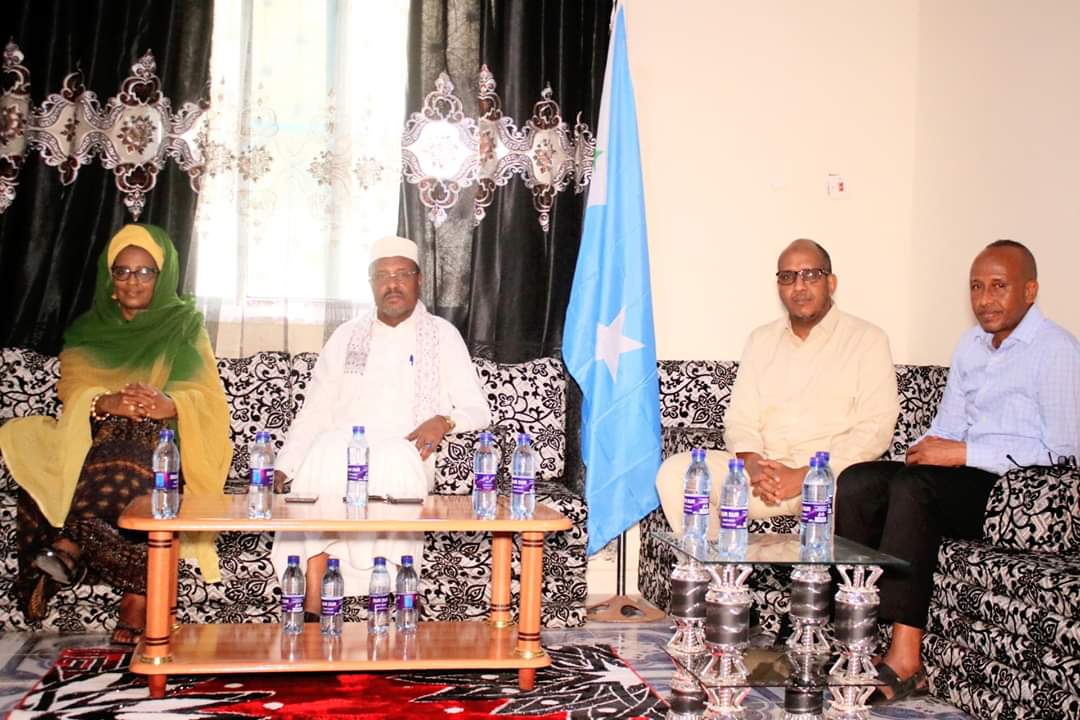 BaarlamaankaDGG's tweet photo. Dhusamareb: July, 17, 2020
The Speaker of the Galmudug State Parliament and his second deputy invited lunch of honor for the Somalia National Indepedent Electoral Commission.The NIEC Commission led by the Chairman #Halimo Ismail.
They discussed best election model in 2020 2021. https://t.co/k9orr93IgE