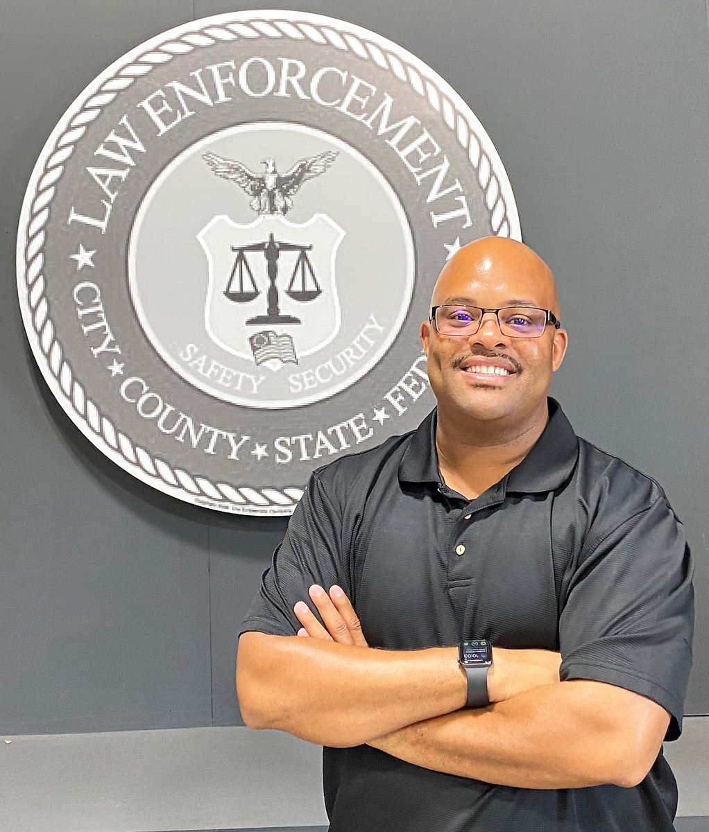 USAWallofHonor's tweet photo. Thank you @opoapresident Sgt. Tony Collins for visiting our #AWOH studio. These days our law enforcement community needs our support more than ever. We have your six! Looking forward to showing our message of support on our National Tour 2021 @omahaPOA @GLFOP @NAPOpolice https://t.co/IWyM3R7qon