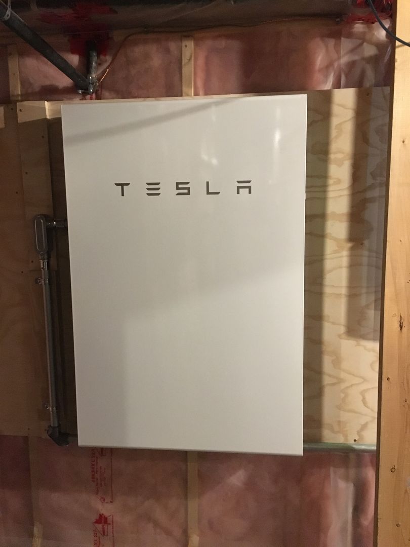 SkyFireEnergy's tweet photo. SkyFire Array of the Week
This 3.84 kW Edmonton array installed in 2018 is happy to now have a new Tesla storage, companion! With 13.5 kWh of storage these homeowners can now use the energy they produce during the day to power their home at night! #yegsolar #Teslapowerwall https://t.co/ozEGdQ0tIi