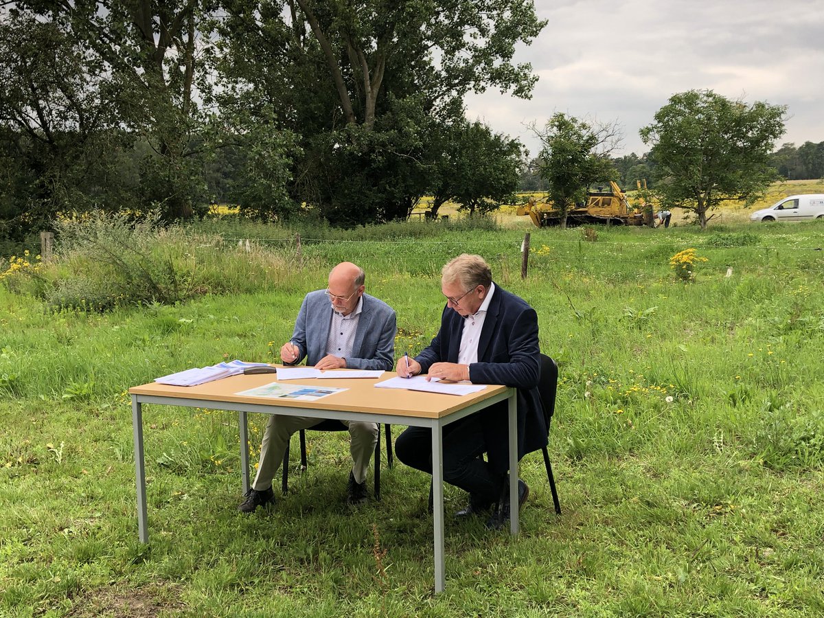 arjensimons's tweet photo. Officiële aftrap van herstelproject Greveschutven, uiteraard in het veld @lizettekoekkoek @RHDHV_Brabant @PloegamBV https://t.co/0Vv4t58d0O