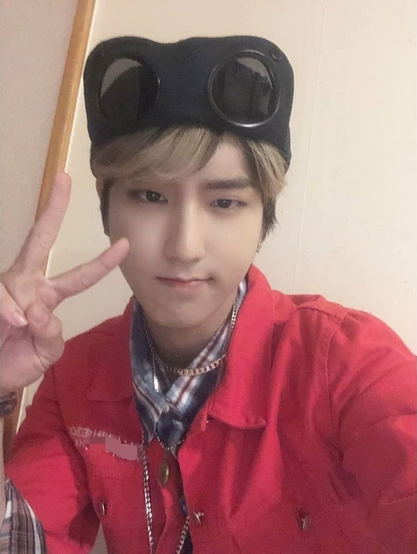 SKZ_TN's tweet photo. [IG UPDATE 17.07.2020]  1/2

"<Breaking News>
Stray Kids behind picture
Is there anything that SKZ Han can't pull off?
How can he pull off everything??
#Sorry #ImBoredSo #ITried #ThisConcept
#FindingSKZ #LoveYou"

@Stray_Kids #StrayKids #스트레이키즈 #STAY https://t.co/RE7bF2ooBO
