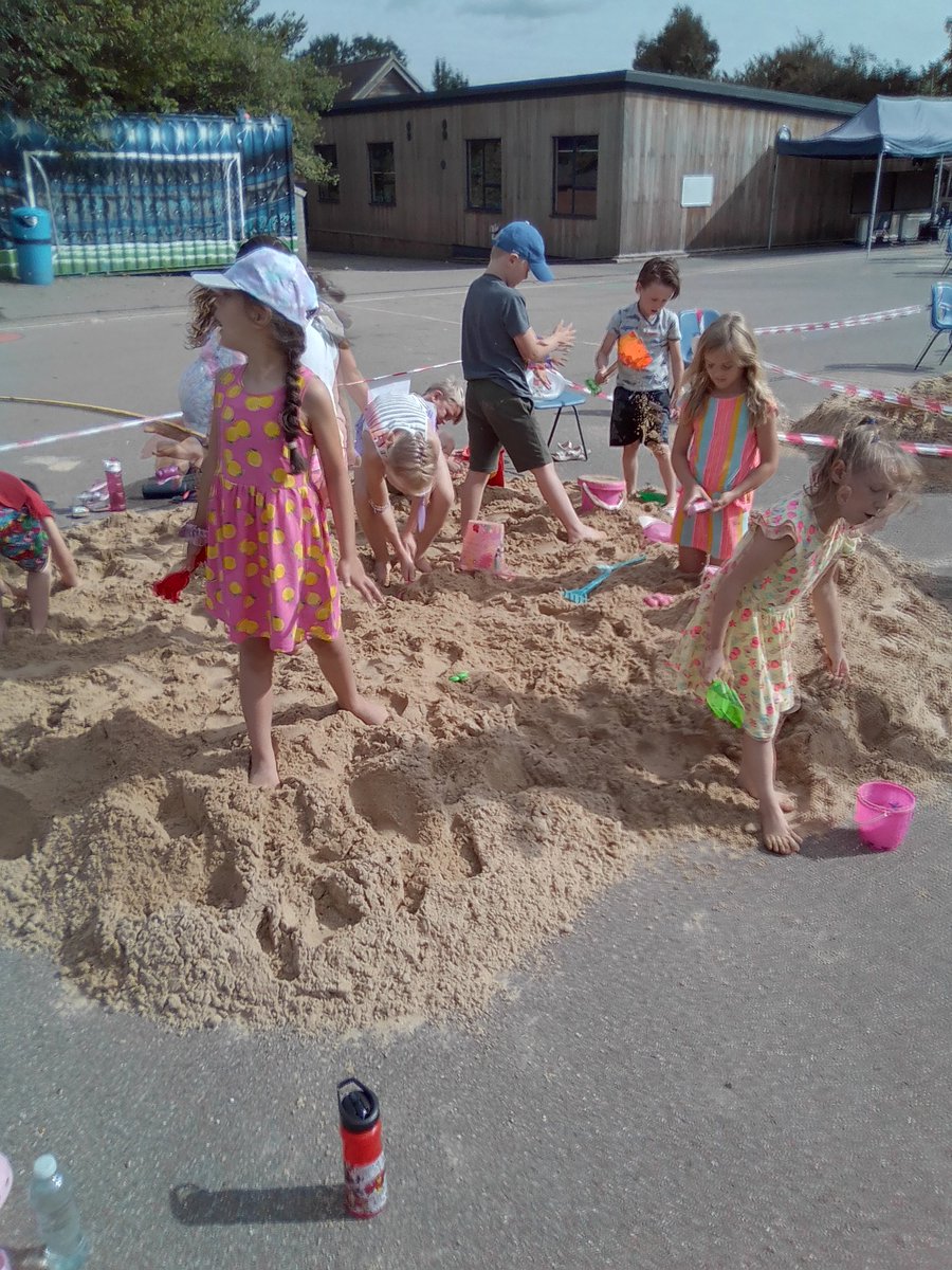 RoydonPrimary's tweet photo. The children are enjoying their social distance beech party this afternoon! Fish, chips and ice cream #funinthesun #summertime #roydonprimary https://t.co/sTyTG1LhNm