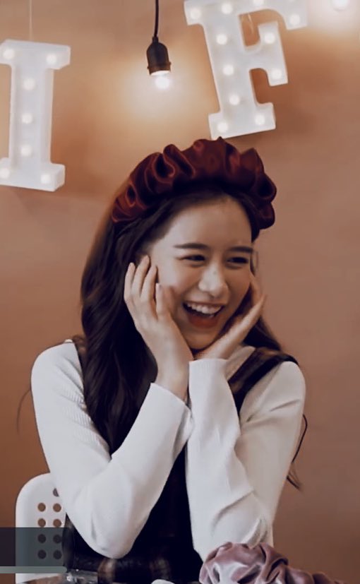 onyourmj_9799's tweet photo. ใส่เครื่องหัวอะไรก็สวยอ่ะ เบ้าหน้าดีใส่อะไรก็สวยอ่ะ แงง น่ารักกก #fangfangg https://t.co/Z9cGDkSR7d