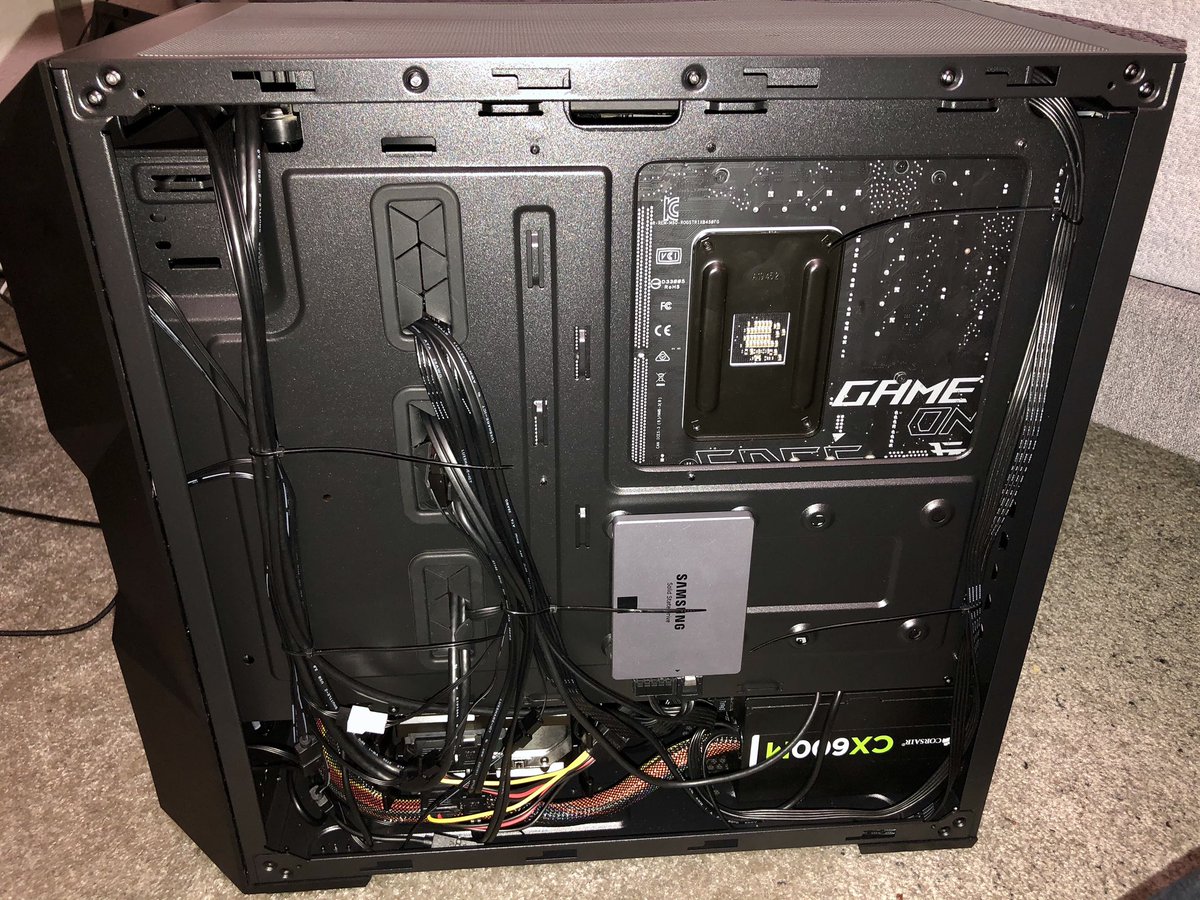 DevlinSenpai's tweet photo. New case arrived! Now to patiently await that graphics card upgrade to complete the new build! 🙏🏼🌈🌈🌈🤤💜 https://t.co/QyPsb56Udi