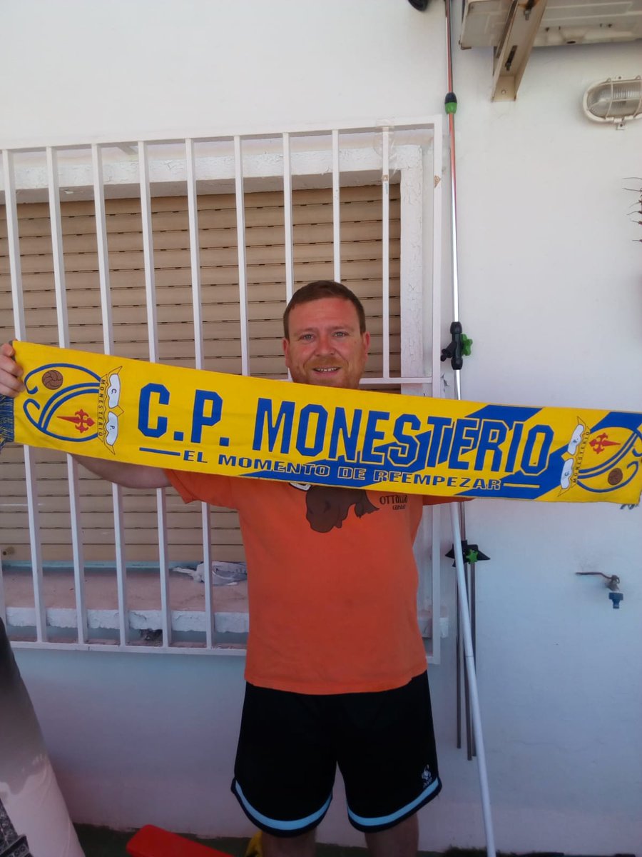 misterobsesivo's tweet photo. Mañana será día de nervios, corazón amarillo e ilusión. El año pasado con solo 13 seniors y 5 juveniles durante toda la temporada rozamos el milagro. Ojalá este año @Aure1003  triunfe donde yo fracasé. Me haría muy feliz x los grandes amigos que dejé allí. ¡¡AUPA @CPMonesterio !! https://t.co/qRQHjMY0Vo