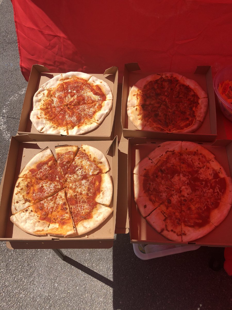 Pencae2's tweet photo. Amser Pizza! Diolch @CaffeFragolino https://t.co/V2UiS9gC6d