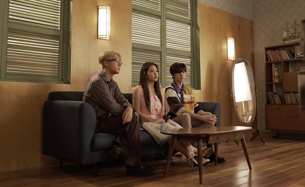 fever__official's tweet photo. 뭐하게~~~~~~~ㅎㅎ

#김우석 #라비 #예리 #KIMWOOSEOK #RAVI #YERI #피버뮤직2020쿨썸머프로젝트 #피버뮤직 #FEVER #엔씨소프트 #엔씨 #NCSOFT #NC #뮤직비디오 https://t.co/JBfaRxMsyC