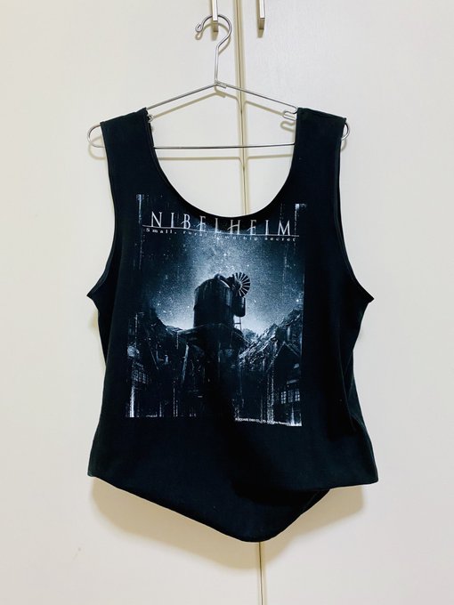 昔買ったニブルヘイムTシャツをエコバッグにしてみた!クラティを持ち歩ける😄買ったけど着る機会ない推しTやもう着ないTシャツで作るのお勧めしたい。これは2Lペットボトル6本入る。 