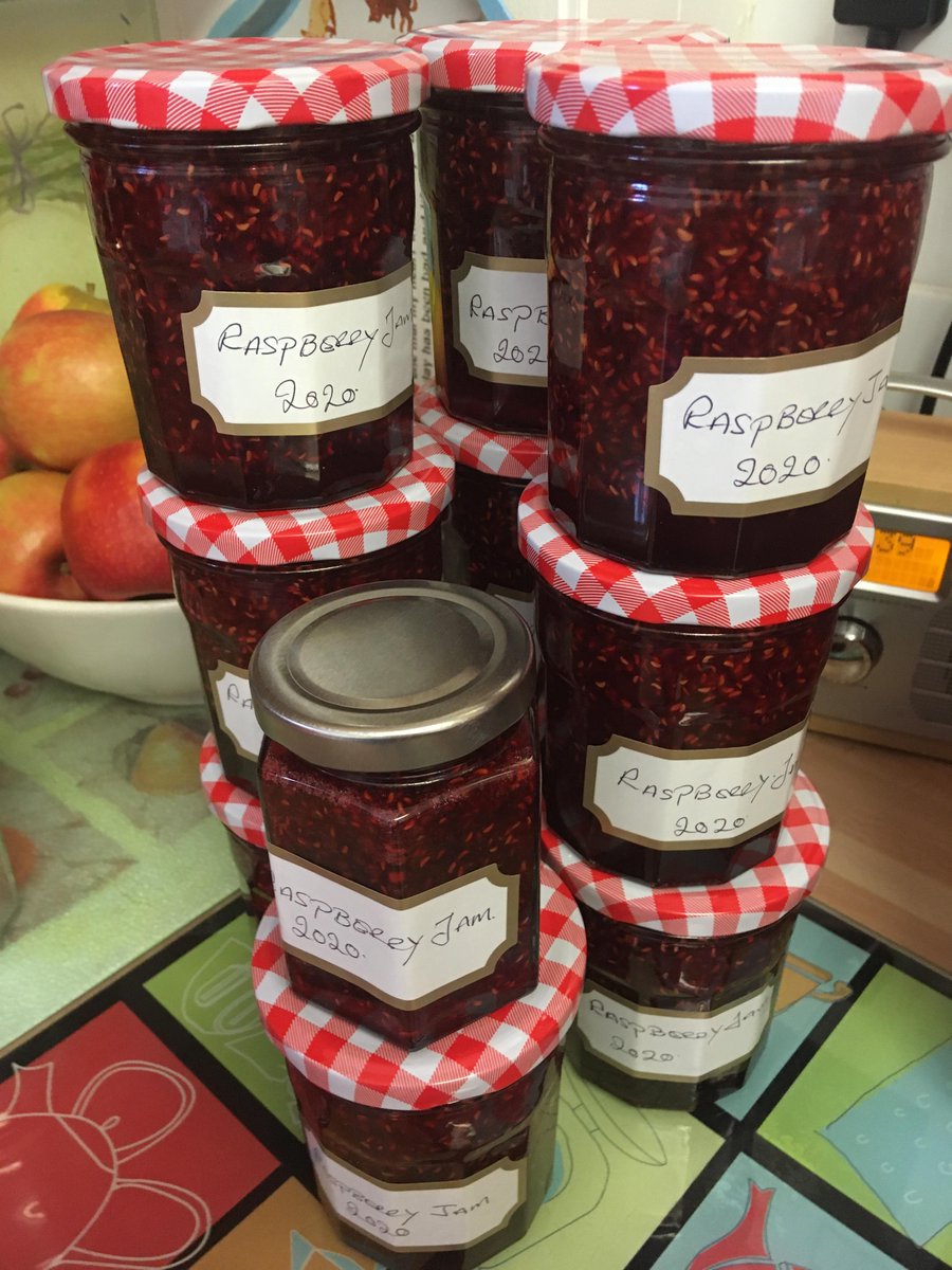 FareShareKent's tweet photo. Check out photos from Kitchen Social Broadstairs, who deliver nutritious recipe boxes to over 130 residents in Thanet. They are a group of neighbours addressing health inequalities, wellbeing and mental health in a socially deprived area.
#neighbourhoodcommunity #reallyfresh https://t.co/XNMc4QZ25g
