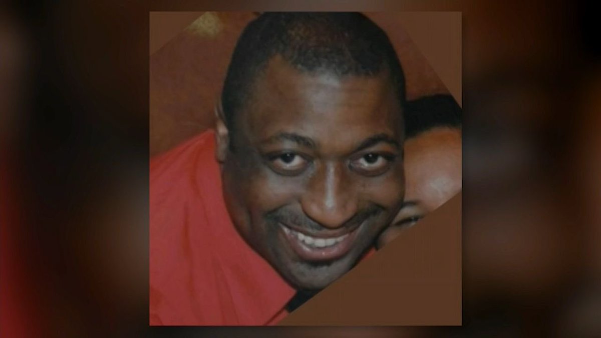 Phil_Lewis_'s tweet image. 6 years ago on this date, 43-year-old Eric Garner was killed by a New York City police officer after being placed in a banned chokehold