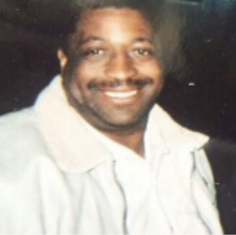 Phil_Lewis_'s tweet image. 6 years ago on this date, 43-year-old Eric Garner was killed by a New York City police officer after being placed in a banned chokehold