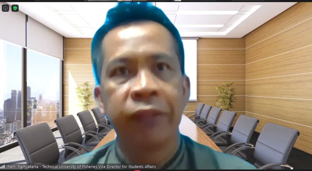 #HappeningNow 
#COFIDialogues #IlluminatingHiddenHarvests moving to country case studies to be included in new publication. Ilhan from #Indonesia 🇮🇩 speaking about preliminary findings for #smallscalefisheries sector in his country. "Key for reaching  common understanding issues"